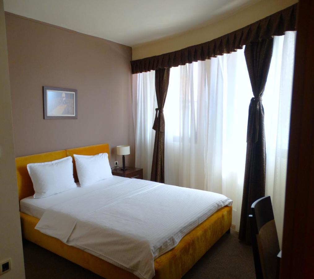Hotel Keto Podgorica Ngoại thất bức ảnh